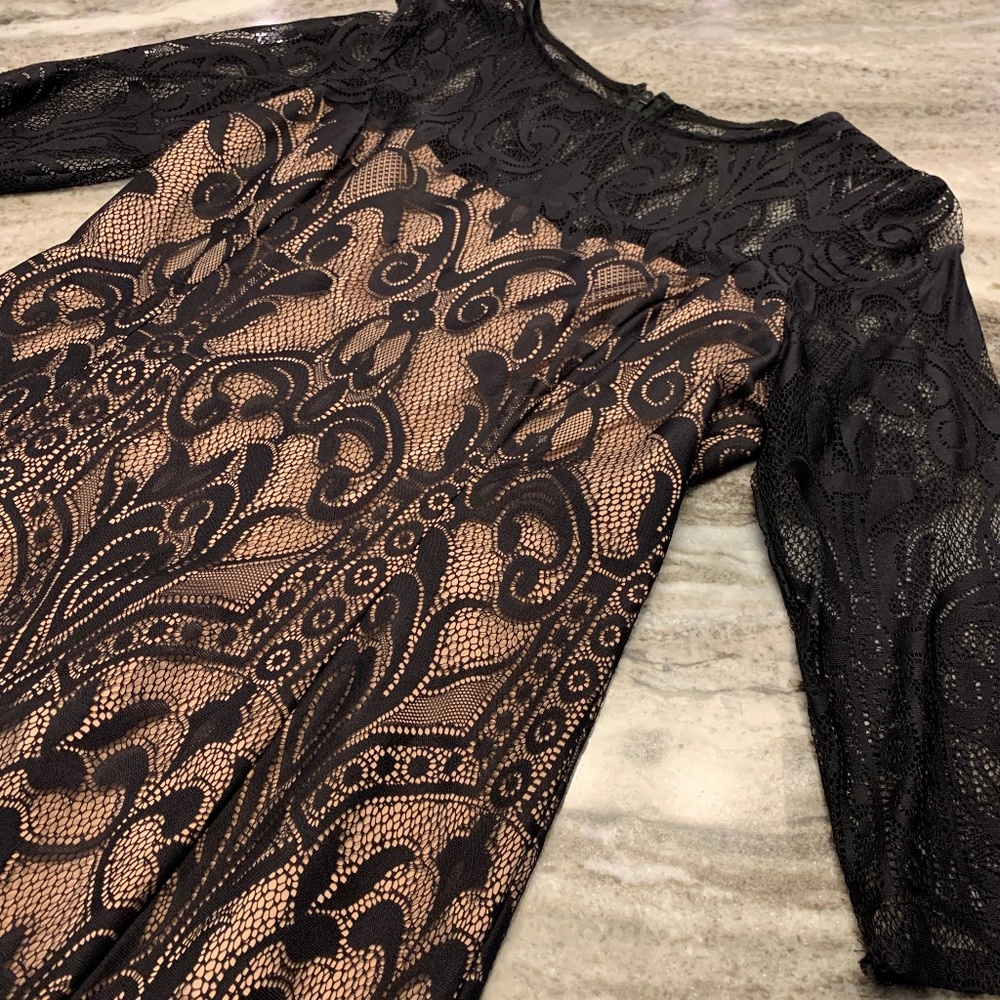 Adrianna Papell elegant black lace dress with tan lining Size 10 NWOT. Stunning!